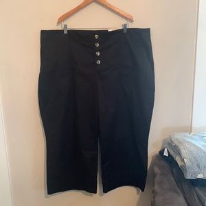 NWT. Cropped/capri womens INC International Concepts. Wide leg pant